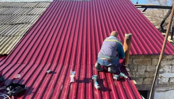 Евпаторийский филиал "Народный Контроль" помог семье участника СВО восстановить кровлю частного дома