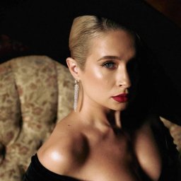 Tolana в Москве исполнила песню‑гимн о легендарной любви