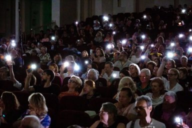 Валерий Стронский и Краснодарский оркестр выступили в Новороссийске во время отключения