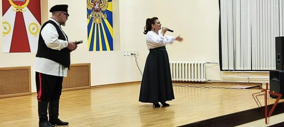 Агитбригада "Звёздный десант" с супругами Суховыми дала концерт в Чкаловске