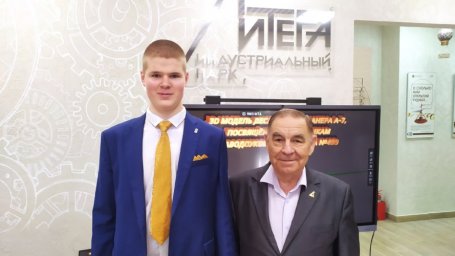 Глава города Тюмени оценил работу юного изобретателя Глава города Тюмени оценил работу юного изобретателя